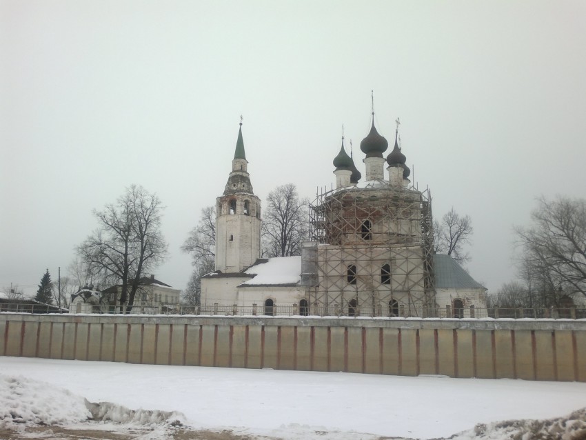 Холуй. Церковь Троицы Живоначальной. фасады