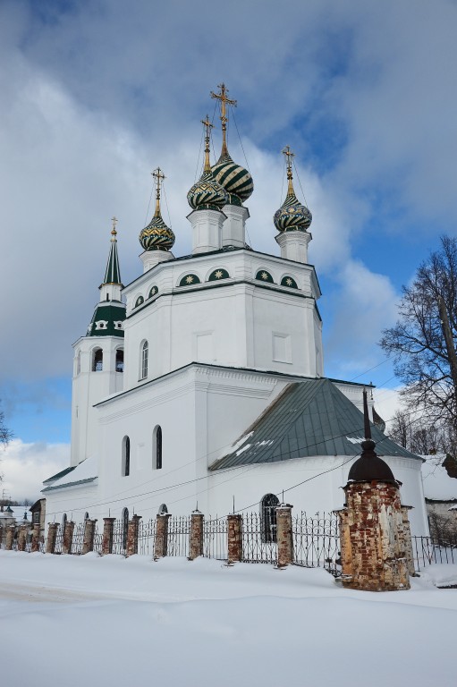Церковь Троицы Живоначальной, Холуй (Южский район, Ивановская область). фасады