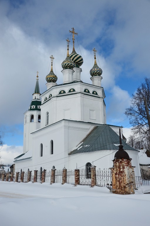 Холуй. Церковь Троицы Живоначальной. фасады