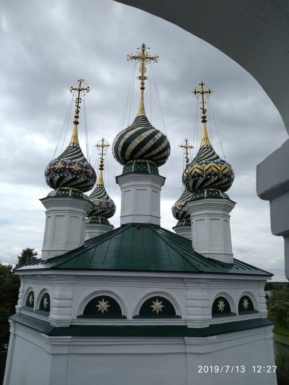 Церковь Троицы Живоначальной, Холуй (Южский район, Ивановская область). архитектурные детали