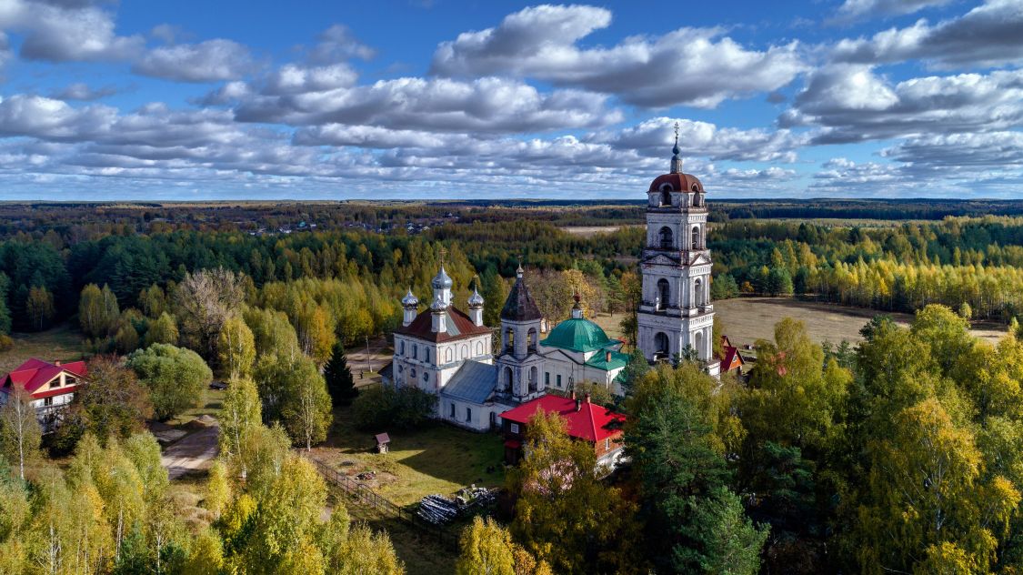 Погост Дмитрия Солунского. Храмовый комплекс. Церкви Димитрия Солунского и Митрофана Воронежского. общий вид в ландшафте