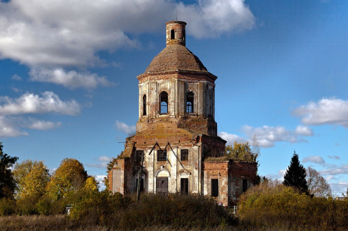 Гари. Церковь Троицы Живоначальной. фасады