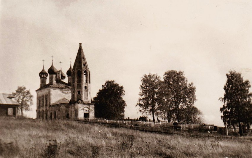 Осоево. Церковь Покрова Пресвятой Богородицы. архивная фотография, Снимок из семейного архива моей супруги. Автор - Москалёв Василий.