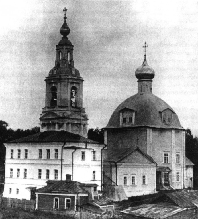 Церковь Рождества Христова в Верхней Служней слободе, Сергиев Посад (Сергиево-Посадский городской округ, Московская область). архивная фотография, Фото с сайта http://qrsp.ru/wp-content/gallery/fotografii-sergieva-posada-i-rajona/old-sergiev-posad-19-20-vek-32.jpg