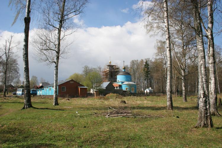 Сергиев Посад. Церковь Покрова Пресвятой Богородицы (Всех Святых) на Кокуевском кладбище. общий вид в ландшафте