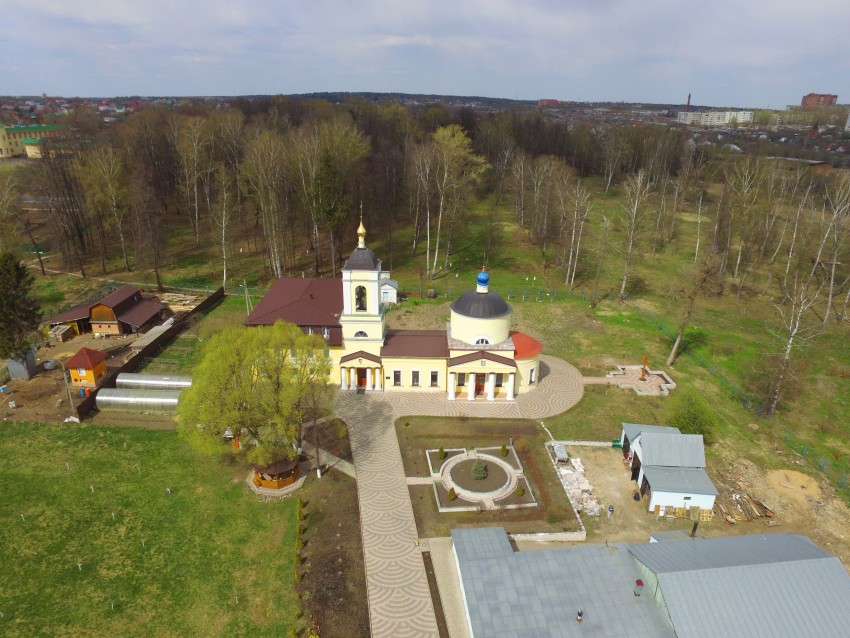 Сергиев Посад. Церковь Покрова Пресвятой Богородицы (Всех Святых) на Кокуевском кладбище. общий вид в ландшафте, Вид с юга, фото с квадрокоптера