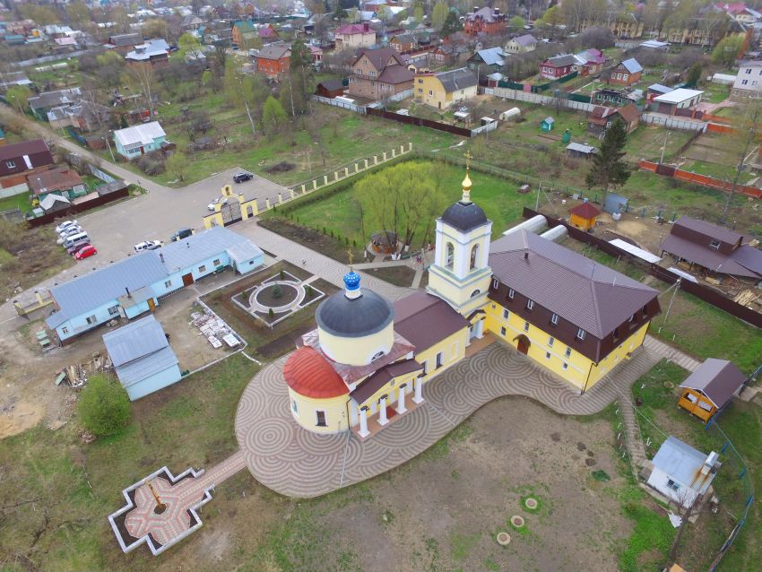 Сергиев Посад. Церковь Покрова Пресвятой Богородицы (Всех Святых) на Кокуевском кладбище. общий вид в ландшафте, Вид с северо-востока, фото с квадрокоптера