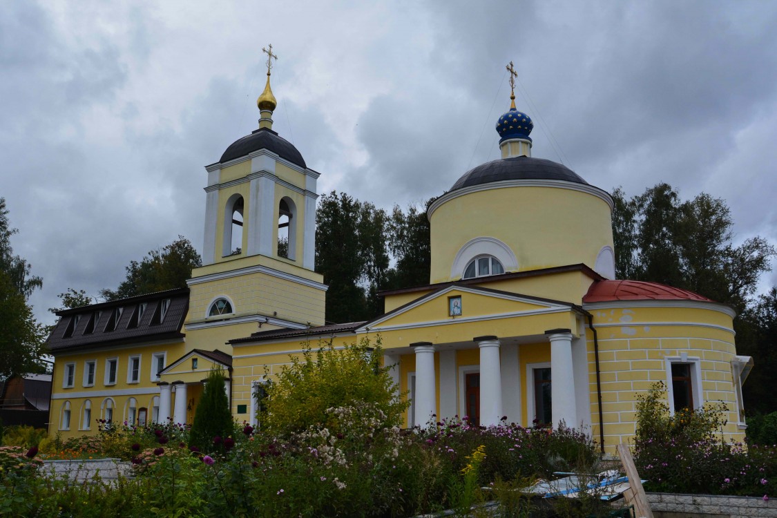 Сергиев Посад. Церковь Покрова Пресвятой Богородицы (Всех Святых) на Кокуевском кладбище. фасады