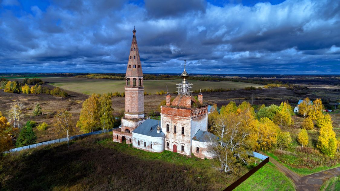 Шухомош. Церковь Иоанна Предтечи. общий вид в ландшафте