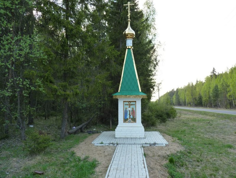 Часовня Воздвижения Креста Господня, Воздвиженье (Заволжский район, Ивановская область). общий вид в ландшафте