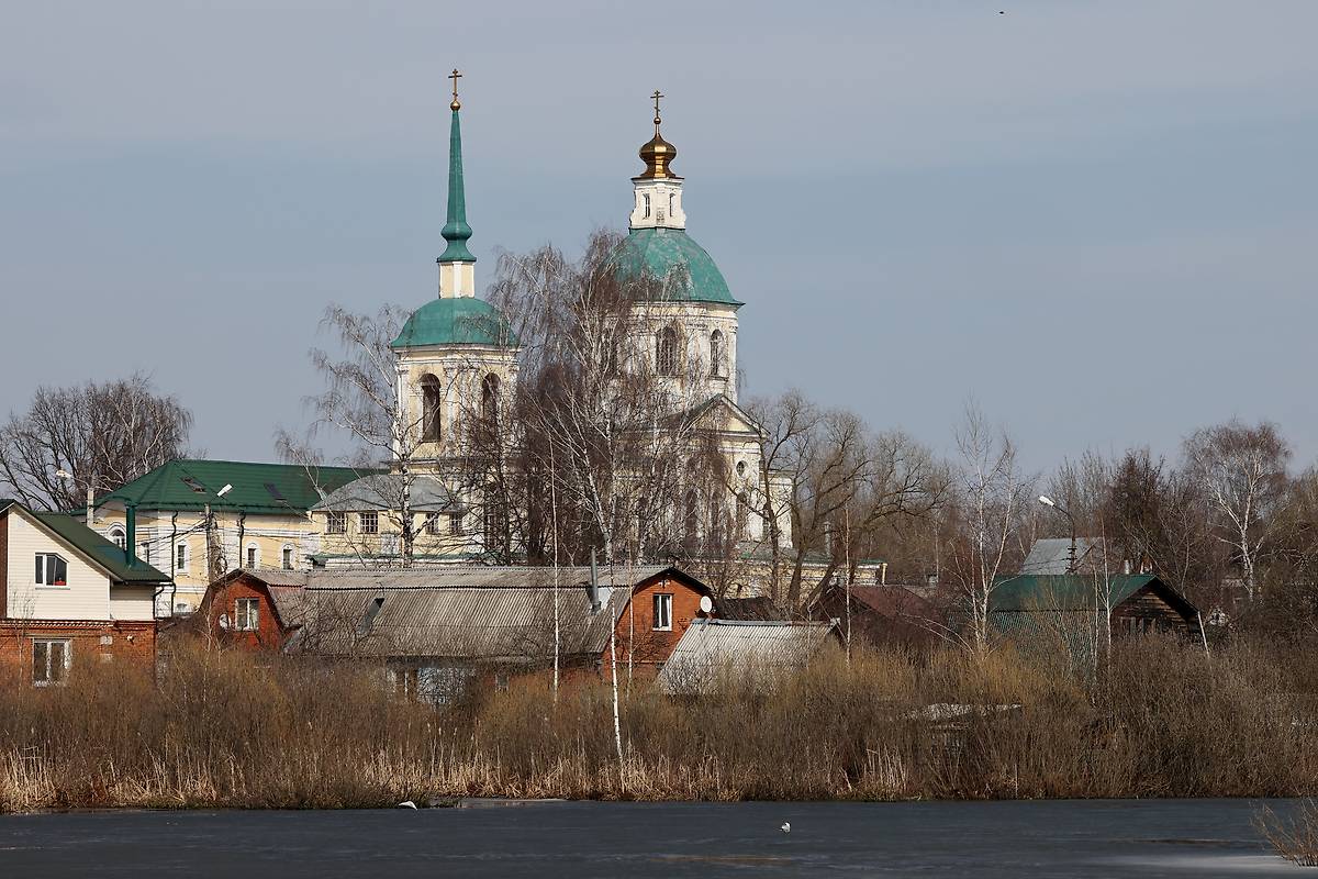 общий вид в ландшафте. Церковь Спаса Нерукотворного Образа в Киове, Лобня (Мытищинский городской округ и гг. Долгопрудный, Лобня, Московская область)