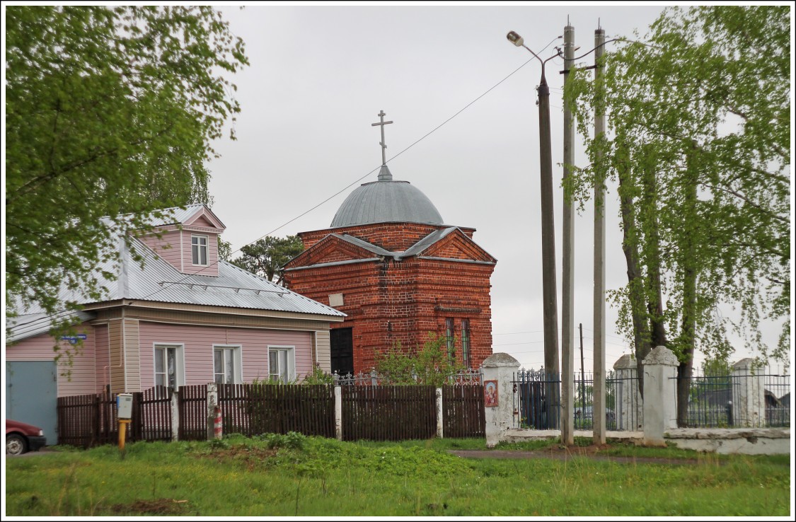 Заволжск. Часовня-усыпальница астронома Ф.А.Бредихина. фасады