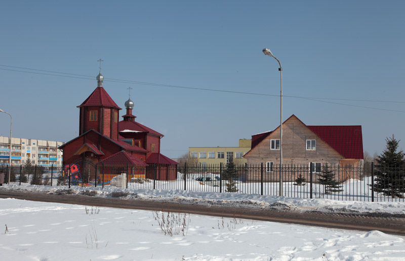 Вязьма-Брянская. Церковь Александра Невского. общий вид в ландшафте