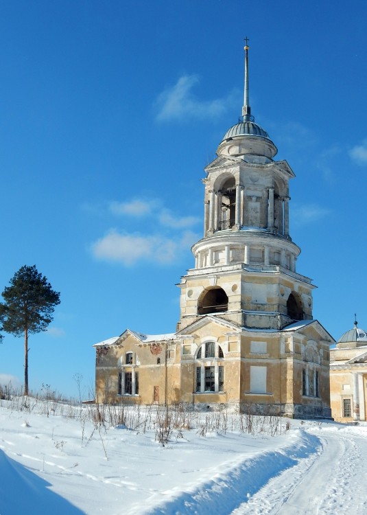 Старица. Церковь Спаса Нерукотворного Образа. фасады