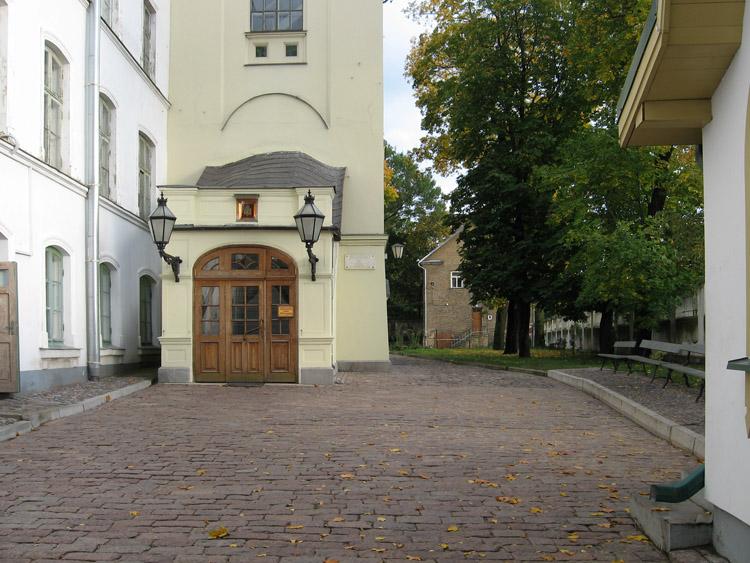 Моленная Успения Пресвятой Богородицы Гребенщиковской старообрядческой общины, Рига (Рига, город, Латвия). фасады, Внутренний двор с главным входом