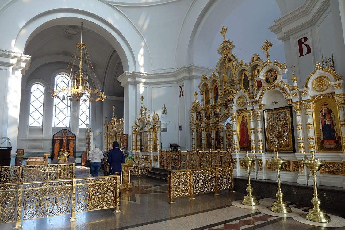 Омск. Кафедральный собор Успения Пресвятой Богородицы (воссозданный). интерьер и убранство