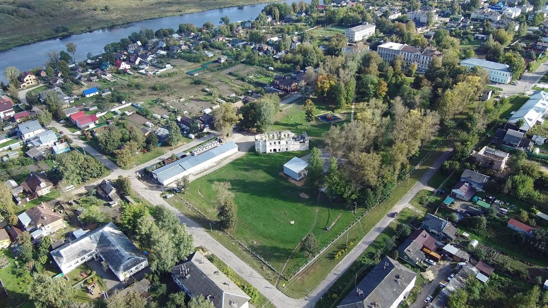 Церковь Вознесения Господня быв. Вознесенского женского монастыря, Старица (Старицкий район, Тверская область). общий вид в ландшафте
