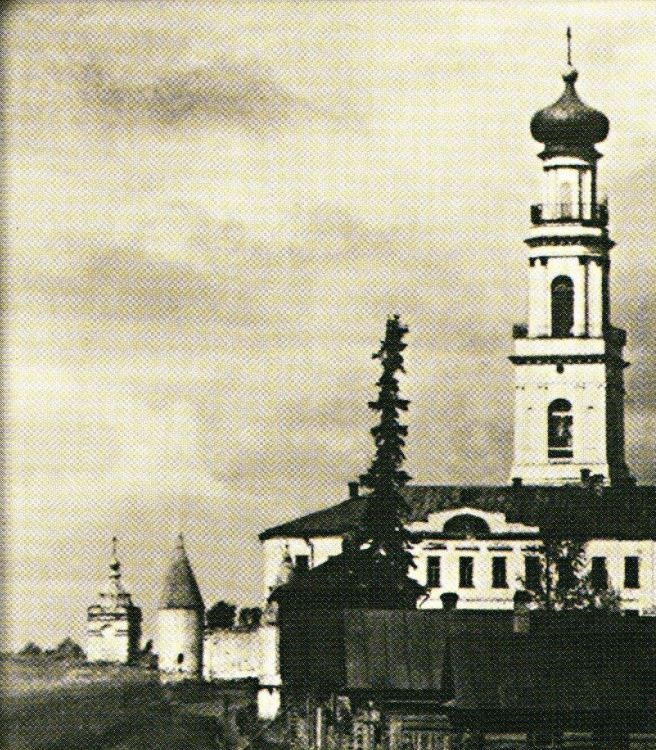 Кизический Введенский монастырь, Московский район (Казань, город, Республика Татарстан). архивная фотография,  Слева разрушенная часовня монастыря. Снимок начала ХХ в. Из фотоальбома 