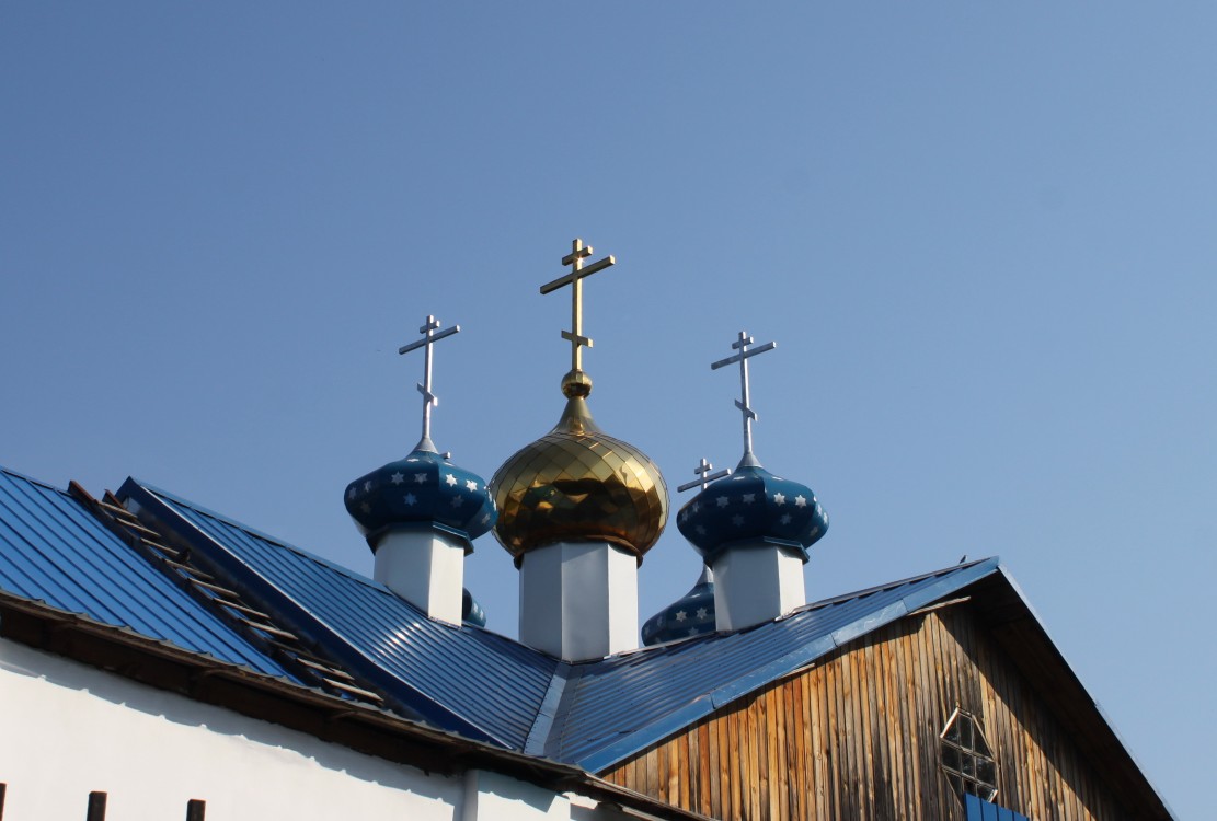 Церковь Покрова Пресвятой Богородицы, Иванищи (Гусь-Хрустальный район и г. Гусь-Хрустальный, Владимирская область). архитектурные детали, Главки основного объема, вид с юго-запада