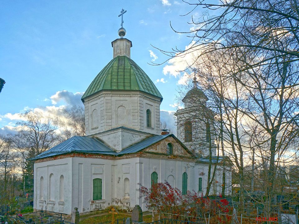 Торжок. Церковь Троицы Живоначальной. фасады