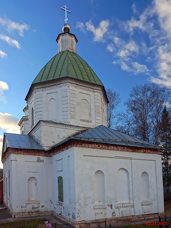 Торжок. Церковь Троицы Живоначальной. фасады