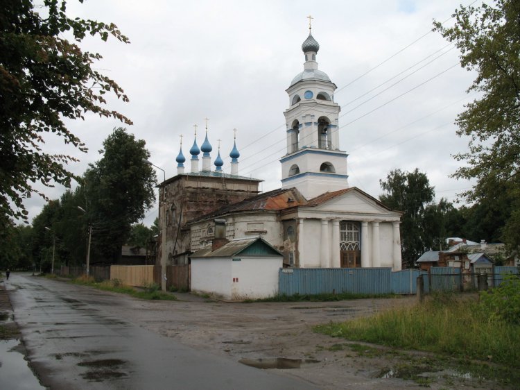 Церковь Покрова Пресвятой Богородицы, Шуя (Шуйский район, Ивановская область). общий вид в ландшафте, Покровская церковь, бывш. Старый Покровский собор (подворье Николо-Шартомского монастыря)