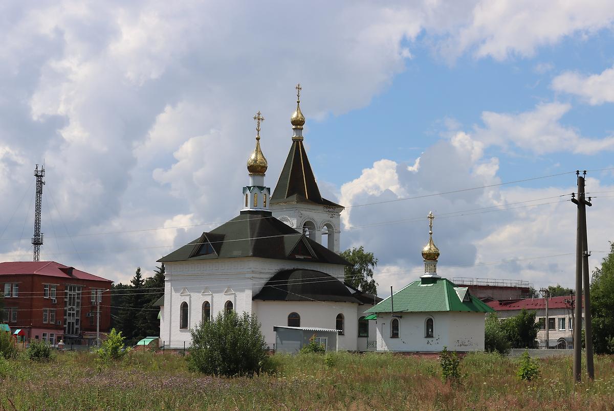 общий вид в ландшафте. Церковь Амвросия Оптинского, Головино (Судогодский район, Владимирская область)