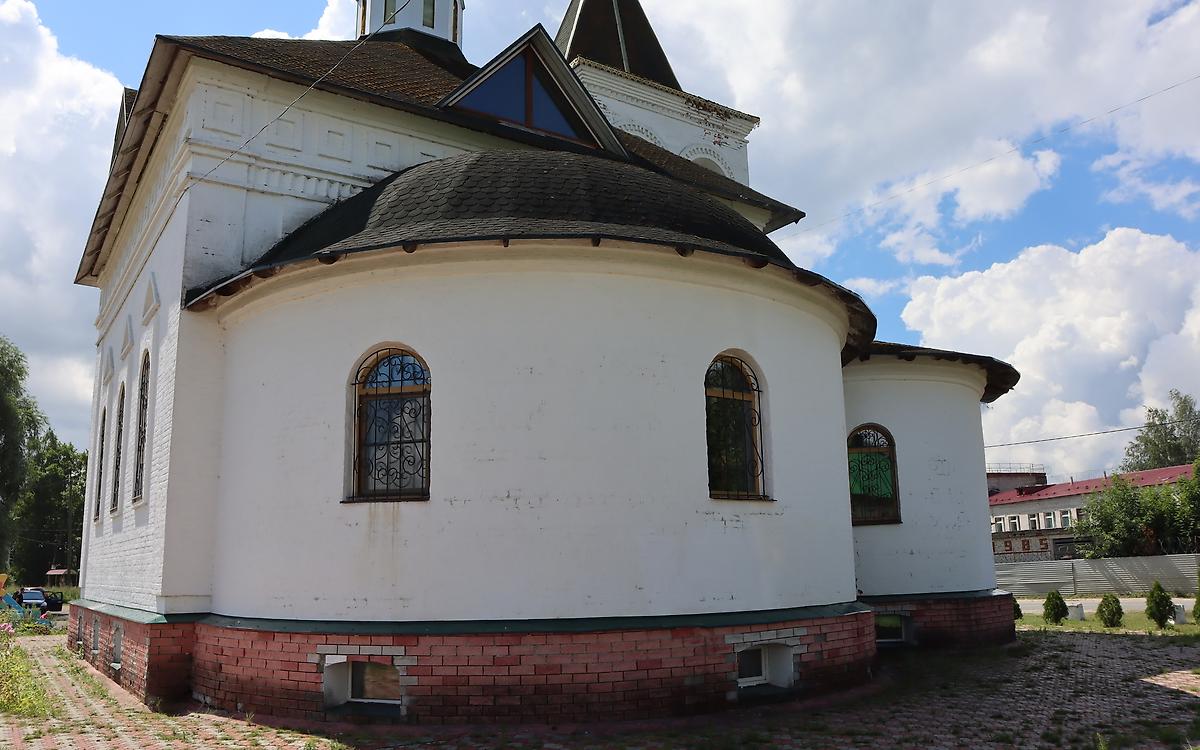 Апсиды, архитектурные детали. Церковь Амвросия Оптинского, Головино (Судогодский район, Владимирская область)