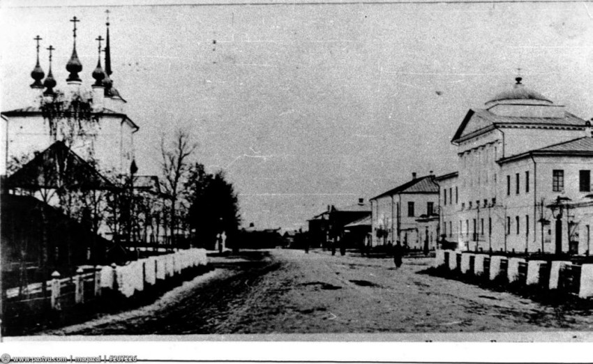 Церковь Покрова Пресвятой Богородицы, Шуя (Шуйский район, Ивановская область). архивная фотография, Фото с сайта pastvu.ru  Фото 1900-1917 гг.Церковь слева.
