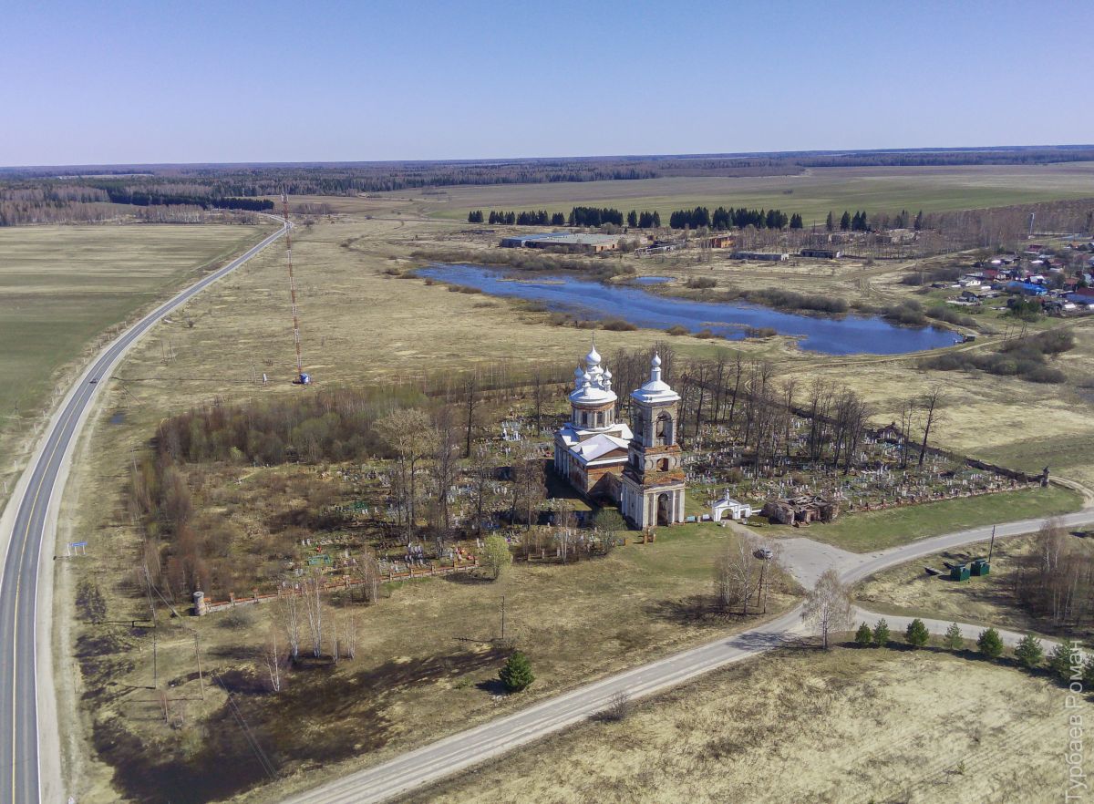 Церковь Успения Пресвятой Богородицы, Васильевское (Шуйский район, Ивановская область). общий вид в ландшафте, Вид с северо-запада