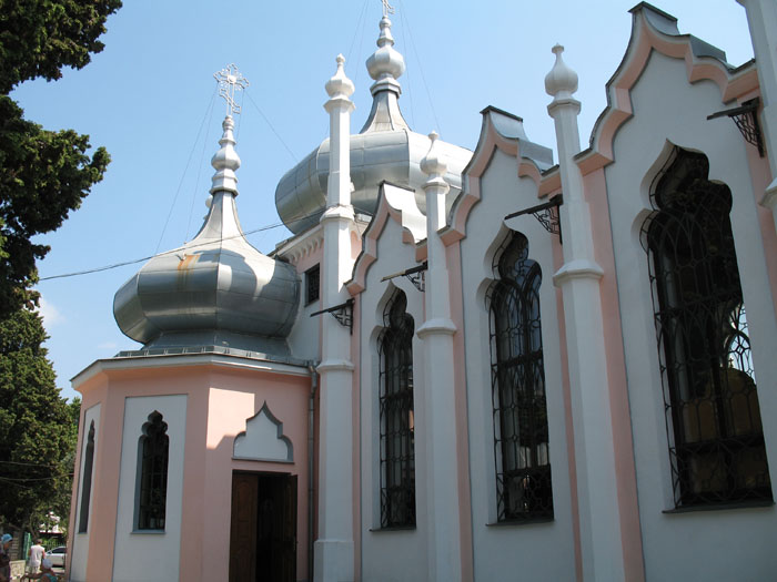 Ялта. Церковь Иоанна Златоуста на Поликуровском холме. архитектурные детали