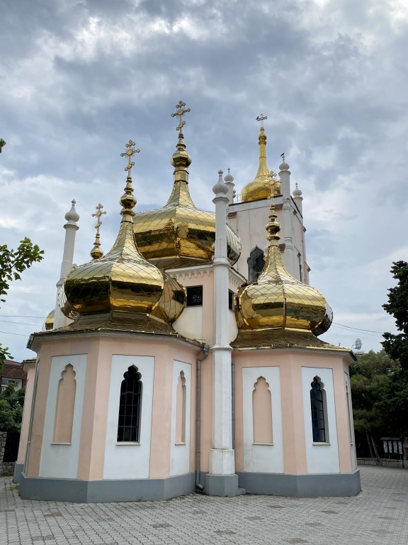 Ялта. Церковь Иоанна Златоуста на Поликуровском холме. фасады, С новыми куполами: красота!
