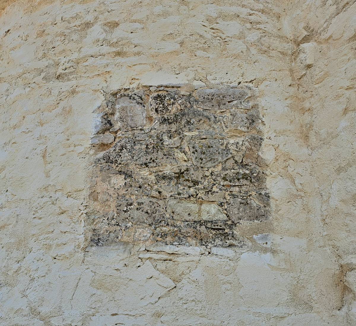 Зондаж на внешней поверхности апсиды. , архитектурные детали. Церковь Димитрия Солунского, Феодосия (Феодосия, город, Республика Крым)