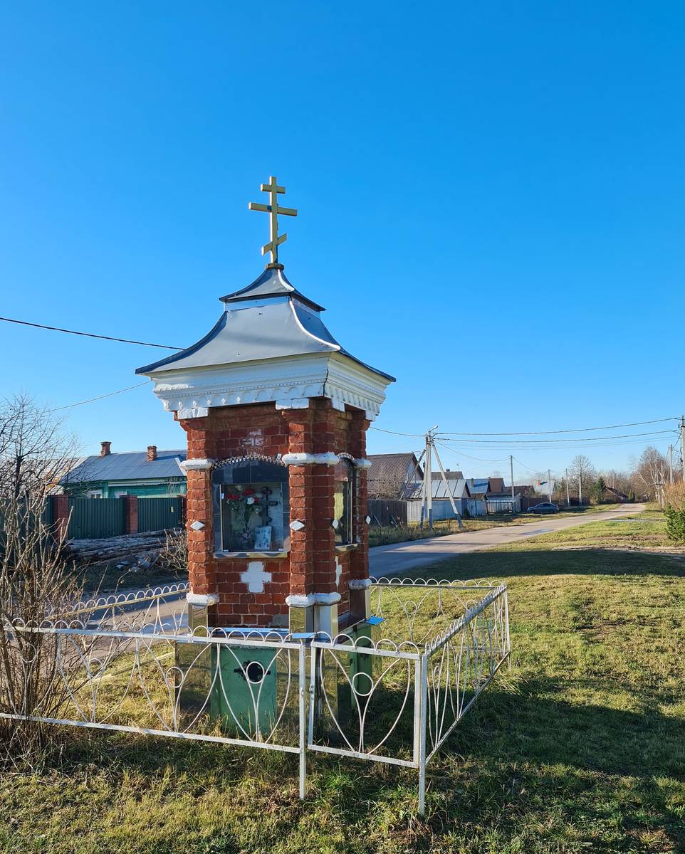 Неизвестная часовня, Ратьково (Киржачский район, Владимирская область). общий вид в ландшафте, Вид с северо-востока