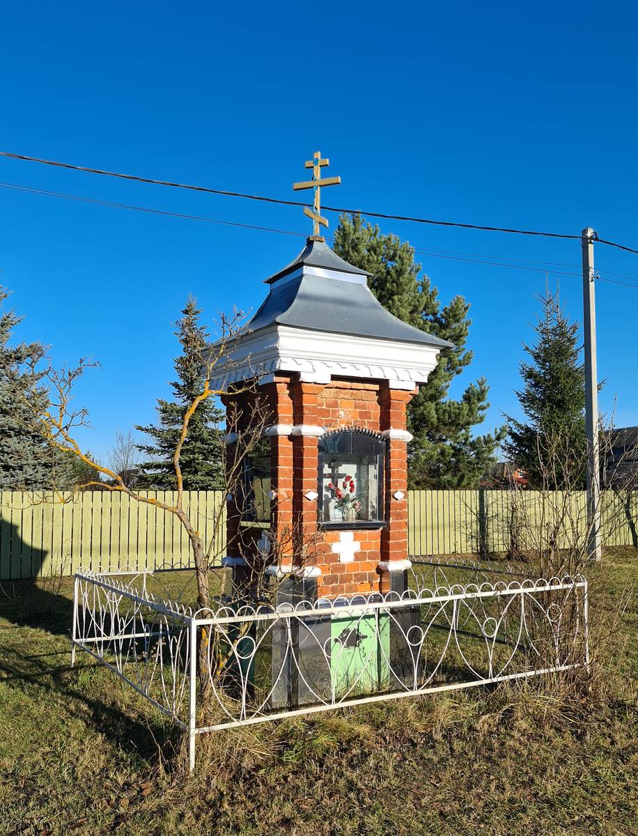 Неизвестная часовня, Ратьково (Киржачский район, Владимирская область). общий вид в ландшафте, Вид с юго-запада
