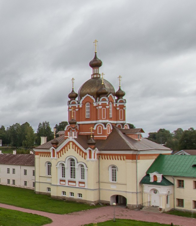 Тихвинский Богородице-Успенский мужской монастырь. Церковь Воздвижения Креста Господня, Тихвин (Тихвинский район, Ленинградская область). фасады