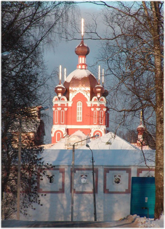 Тихвинский Богородице-Успенский мужской монастырь. Церковь Воздвижения Креста Господня, Тихвин (Тихвинский район, Ленинградская область). фасады