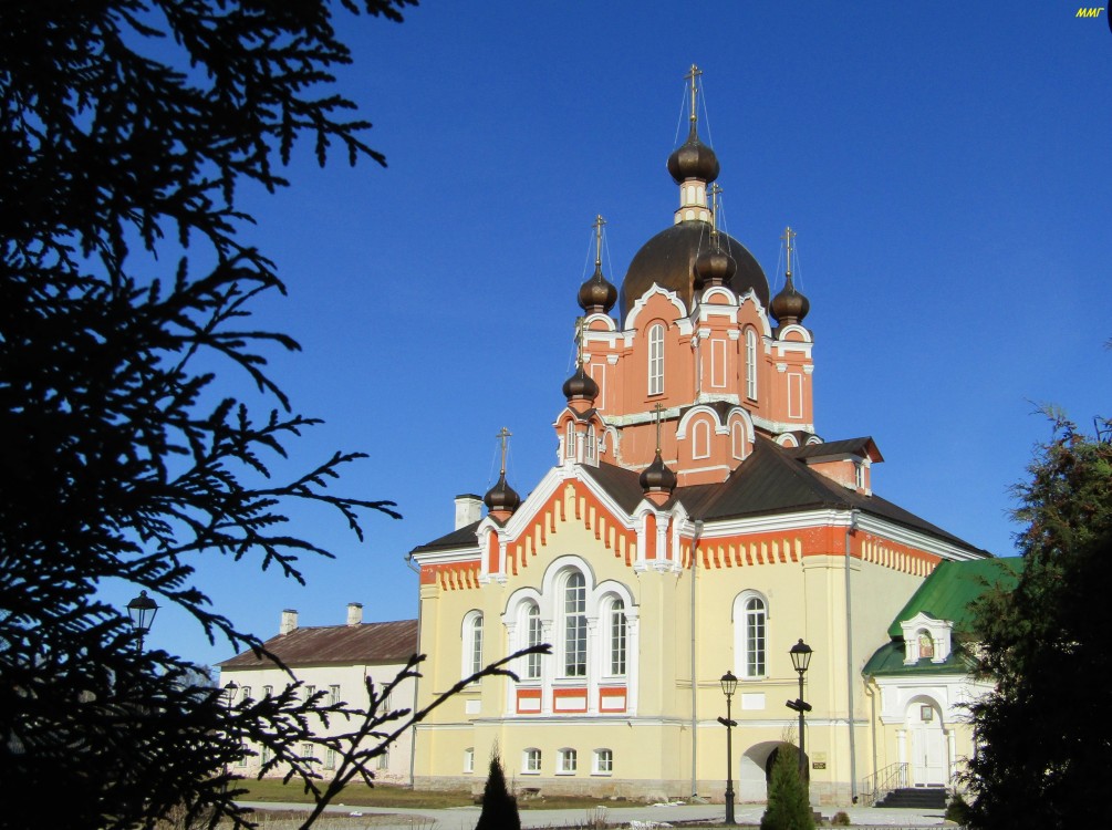 Тихвинский Богородице-Успенский мужской монастырь. Церковь Воздвижения Креста Господня, Тихвин (Тихвинский район, Ленинградская область). фасады