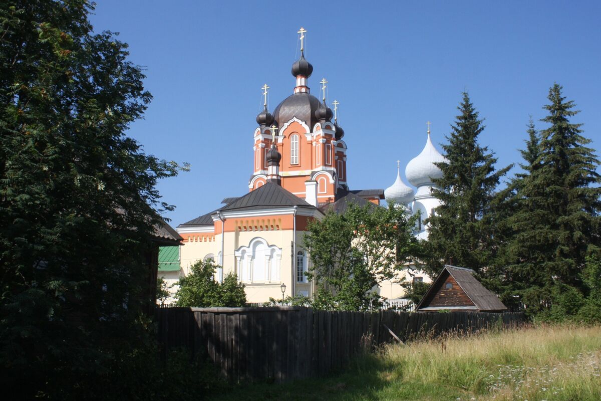 Тихвинский Богородице-Успенский мужской монастырь. Церковь Воздвижения Креста Господня, Тихвин (Тихвинский район, Ленинградская область). фасады