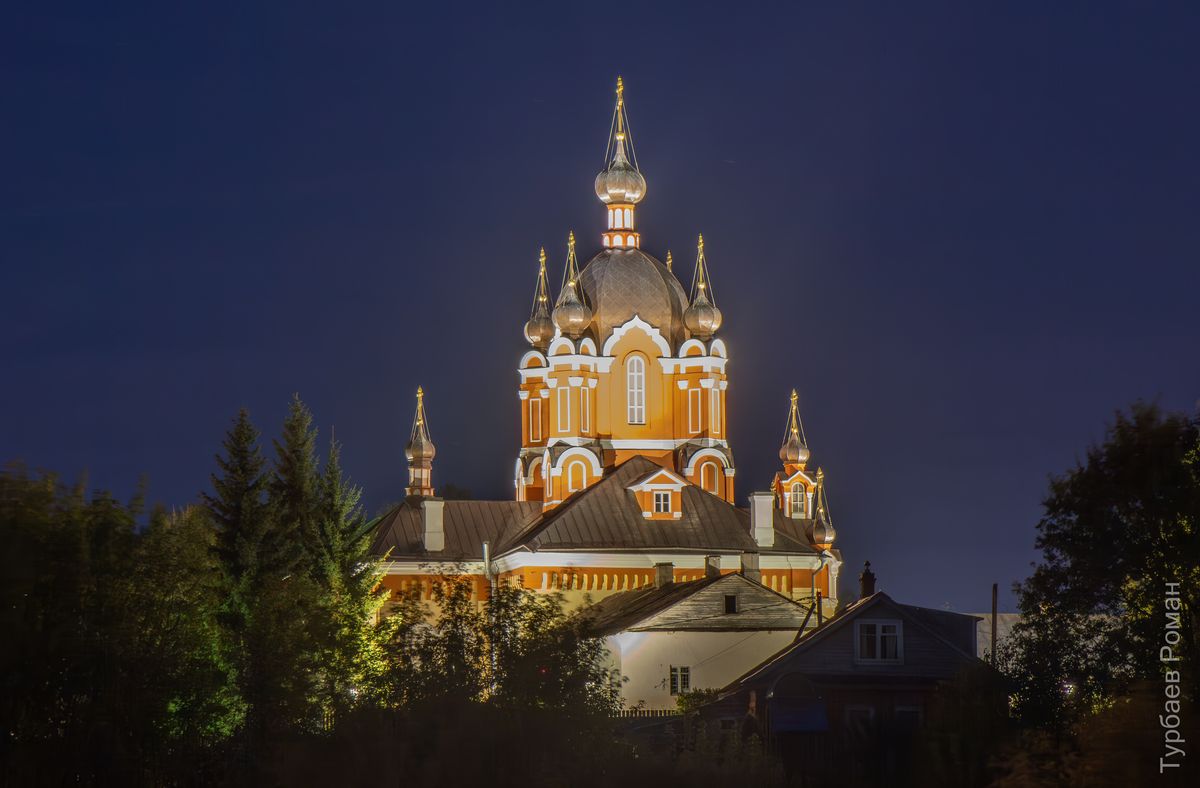 Тихвинский Богородице-Успенский мужской монастырь. Церковь Воздвижения Креста Господня, Тихвин (Тихвинский район, Ленинградская область). художественные фотографии, Вид вечером