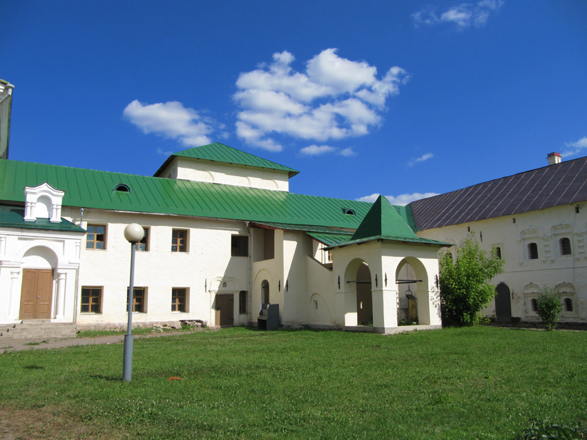 Тихвинский Богородице-Успенский мужской монастырь. Церковь Двенадцати апостолов, Тихвин (Тихвинский район, Ленинградская область). фасады