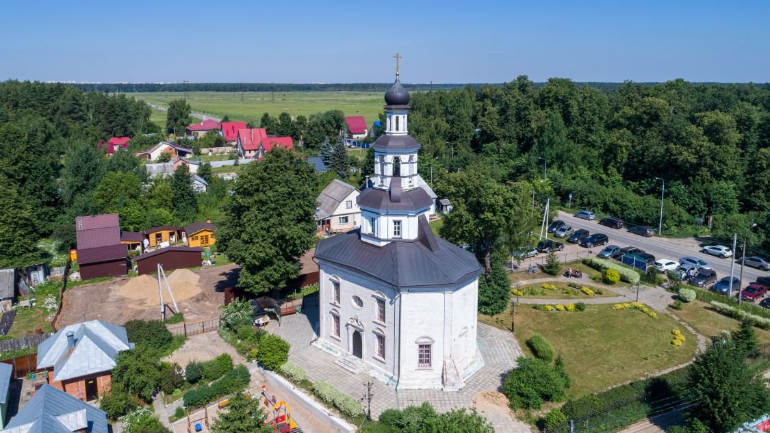 Церковь Николая Чудотворца, Полтево (Балашихинский городской округ и г. Реутов, Московская область). общий вид в ландшафте