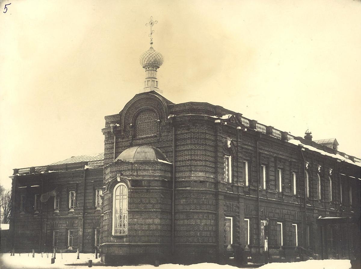 Фото 1900-ых годов из фондов Литературно-краеведческого музея Константина Бальмонта (го Шуя), архивная фотография. Домовая церковь Николая Чудотворца при бывшей мужской гимназии, Шуя (Шуйский район, Ивановская область)