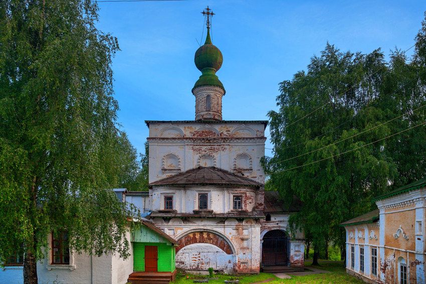 Михаило-Архангельский монастырь. Церковь Владимирской иконы Божией Матери, Великий Устюг (Великоустюгский район, Вологодская область). общий вид в ландшафте
