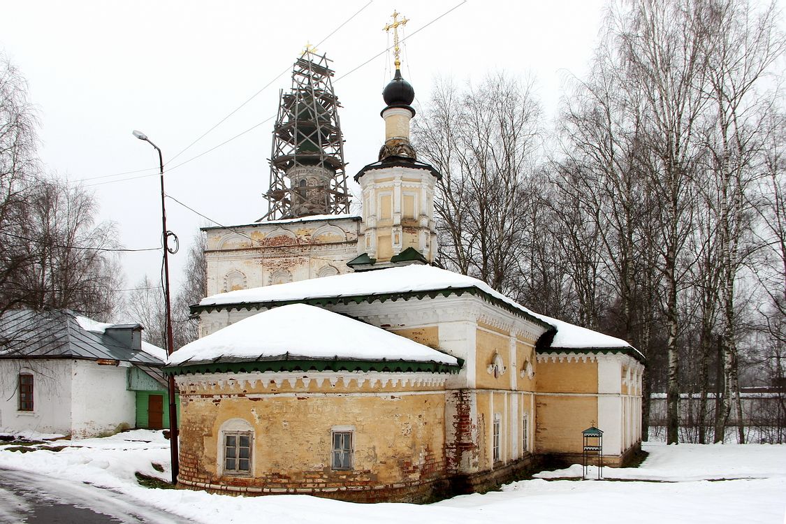 Великий Устюг. Михаило-Архангельский монастырь. Церковь Преполовения Пятидесятницы. фасады