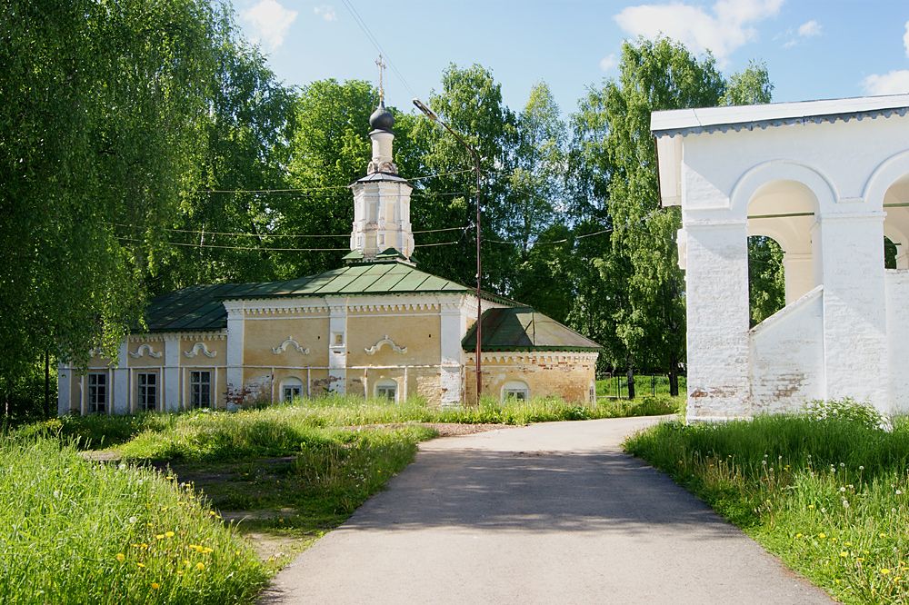 Великий Устюг. Михаило-Архангельский монастырь. Церковь Преполовения Пятидесятницы. фасады