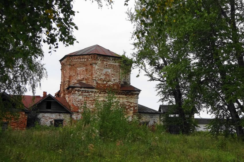 Троице-Гледенский монастырь. Церковь Успения Пресвятой Богородицы, Морозовица (Великоустюгский район, Вологодская область). фасады, вид с территории монастыря