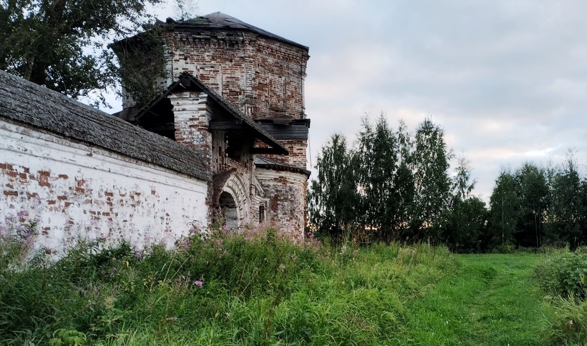Троице-Гледенский монастырь. Церковь Успения Пресвятой Богородицы, Морозовица (Великоустюгский район, Вологодская область). фасады