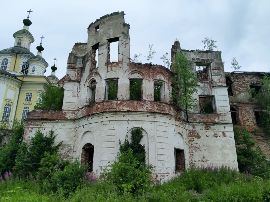 Тотьма. Спасо-Суморин монастырь. Церковь Успения Пресвятой Богородицы. фасады