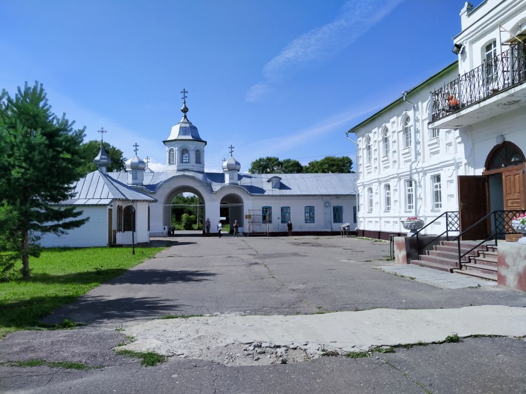 Коряжма. Коряжемский Николаевский монастырь. архитектурные детали, монастырская территория